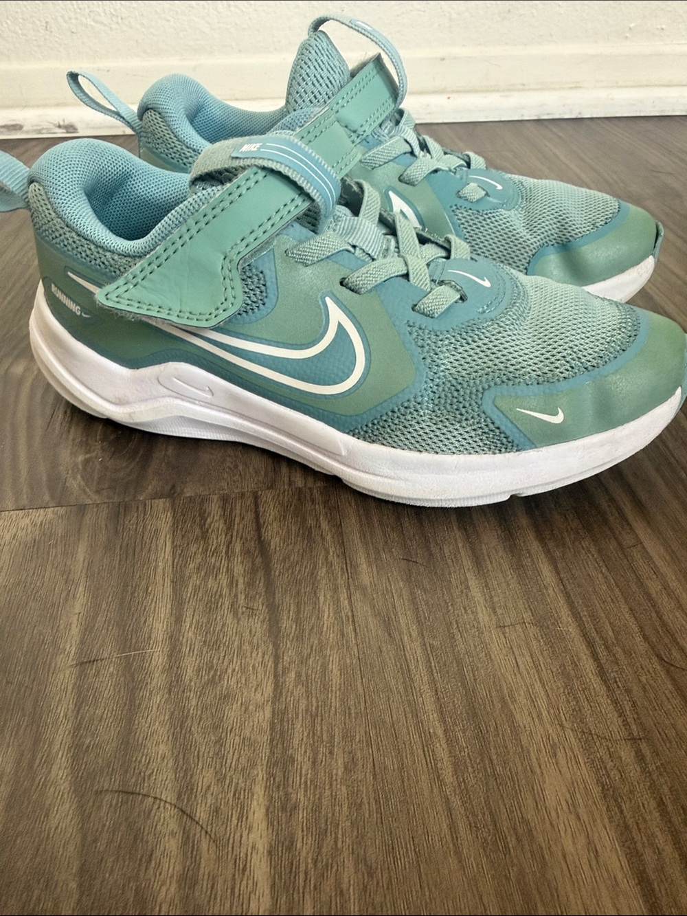 Nike Kids' Teal/Seafoam Velcro Athletic Sneakers